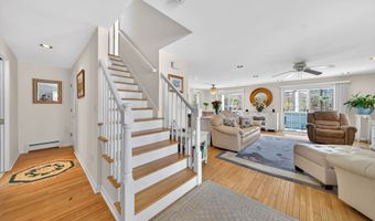 338 Shore Dr, Branford, CT 06405