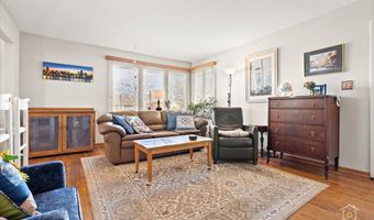 1228 S HADDOW Ave, Arlington Heights, IL 60005