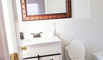 10 Elm Court 2nd Flr, Bayonne, NJ 07002