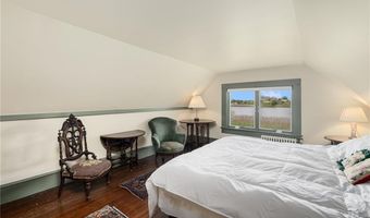 10 Casey Ct, Newport, RI 02840