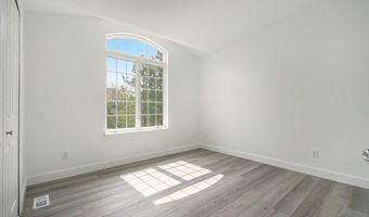 1366 N Bay Dr, Ann Arbor, MI 48103