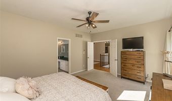 573 Castle Ridge Dr, Ballwin, MO 63021