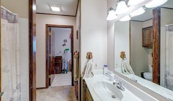 4 Lakeridge Dr, Arkansas City, KS 67005