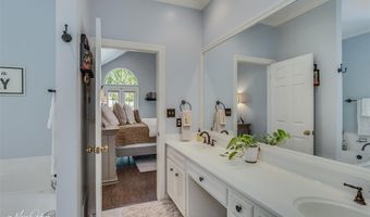 1260 Capilano Dr, Shreveport, LA 71106