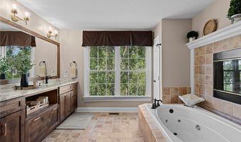 215 Beaumont Trl, Aurora, OH 44202