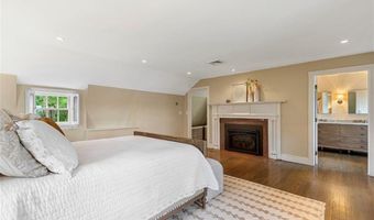 81 Mathewson Rd, Barrington, RI 02806