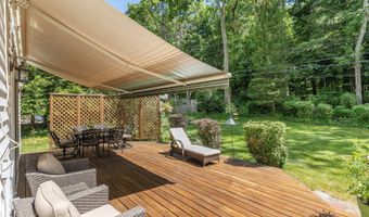 17 Northgate Dr, Albany, NY 12203