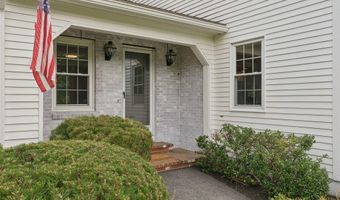 2 Winsome Lea Rd, Falmouth, ME 04105