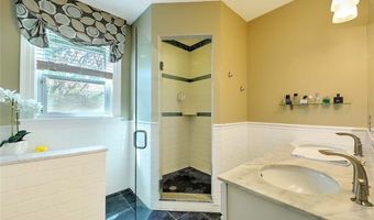 32 Chapin Rd, Barrington, RI 02806