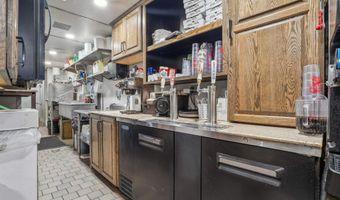 108 W 1st, Dyersville, IA 52040