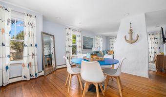 37 Concord Dr, Middletown, RI 02842