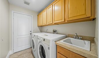 1107 Las Flores Dr, Carlsbad, CA 92008