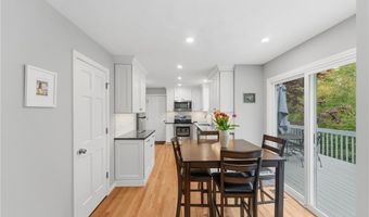 130 Village Hill Ln, North Kingstown, RI 02852
