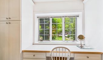 102 Pine Glen Dr, East Greenwich, RI 02818
