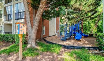 3307 WYNDHAM Cir 2157, Alexandria, VA 22302