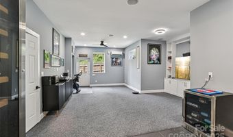 8 Apple Ln, Asheville, NC 28804
