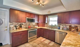 902 CRESTVIEW Dr, Auburndale, FL 33823