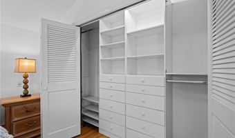 24 GREENWOOD Ln, Lincoln, RI 02865