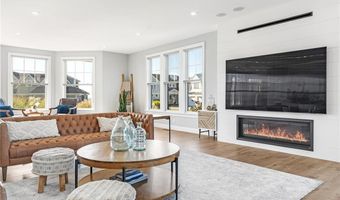 1046 Ocean Rd, Narragansett, RI 02882