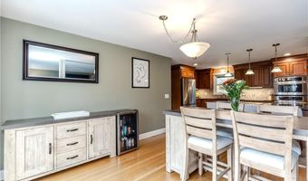 33 Rosewood Ln, Cumberland, RI 02864