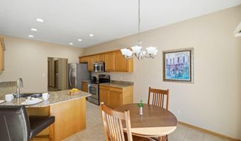 912 10th Avenue Pl, Altoona, IA 50009