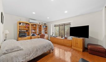 10 Morley Ct, Albertson, NY 11507