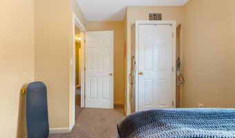 38 Fairview Ave, Auburn, ME 04210