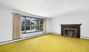 49 Magnolia Ln, Coventry, RI 02816