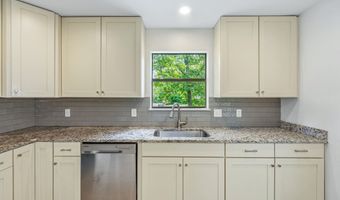 132 PORTSOUTH Ln, Alabaster, AL 35007