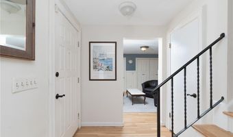 1 Gladridge Dr, East Greenwich, RI 02818