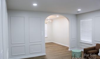 3813 Brookchase Ln, Charlotte, NC 28205