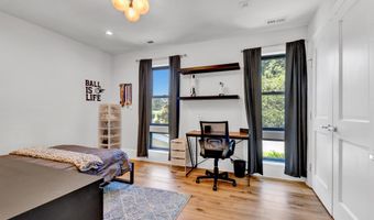 7601 PERSIMMON TREE Ln, Bethesda, MD 20817