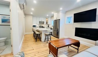 35 Memorial Blvd 1, Newport, RI 02840