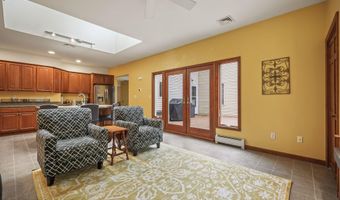 13 Swartzel Dr, Middletown, NJ 07748