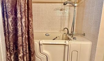 146 Washington Ave, Alden, MN 56009