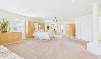 7801 RIDGEWOOD Dr, Annandale, VA 22003