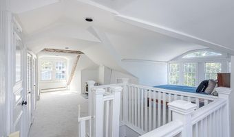 3 Vicksburg Pl, Newport, RI 02840