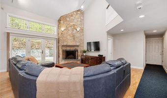825 Woonsocket Hl, North Smithfield, RI 02896