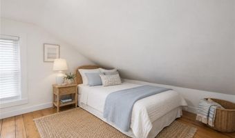 23 Holland St 2, Newport, RI 02840