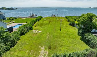 32 Unqua Pl, Amityville, NY 11701