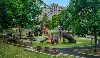 1315 N ODE St 704, Arlington, VA 22209