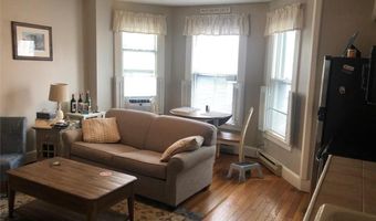 32 School St 3, Newport, RI 02840