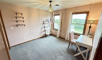 1049 Vine Ave, Riverside, IA 52327