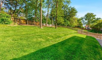 180 Spring Oaks Dr, Ballwin, MO 63011