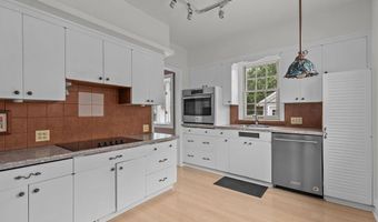 518 E SUMMER St, Appleton, WI 54911