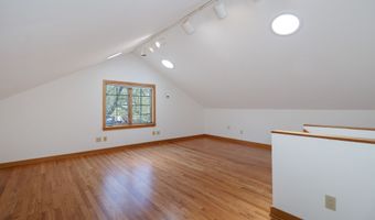 9 Howd Ave, Branford, CT 06405