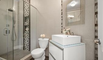6005 ROOSEVELT St, Bethesda, MD 20817