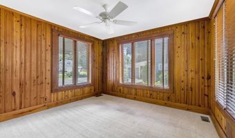 902 Midway Dr, Auburn, IN 46706