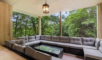 9 Pavillion Rd, Amherst, NH 03031