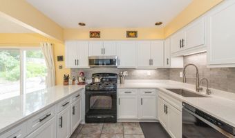 1 Victoria Pines Ln, Andover, NJ 07848